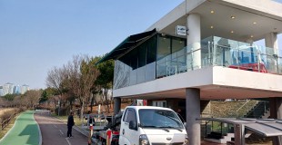 호수공원 카페 전동어닝